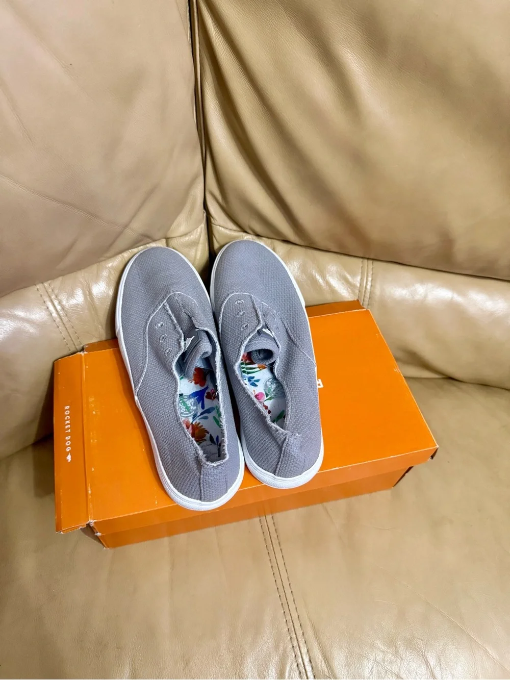 Rocket Dog Amino Paula Cotton sneakers in grey, women's size 9M